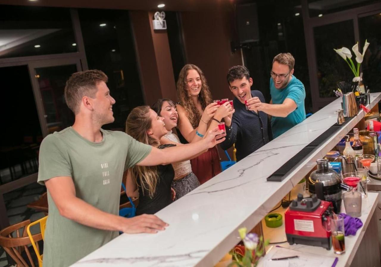Chan Chau Catba Backpackers Hostel & Pool Bar מראה חיצוני תמונה